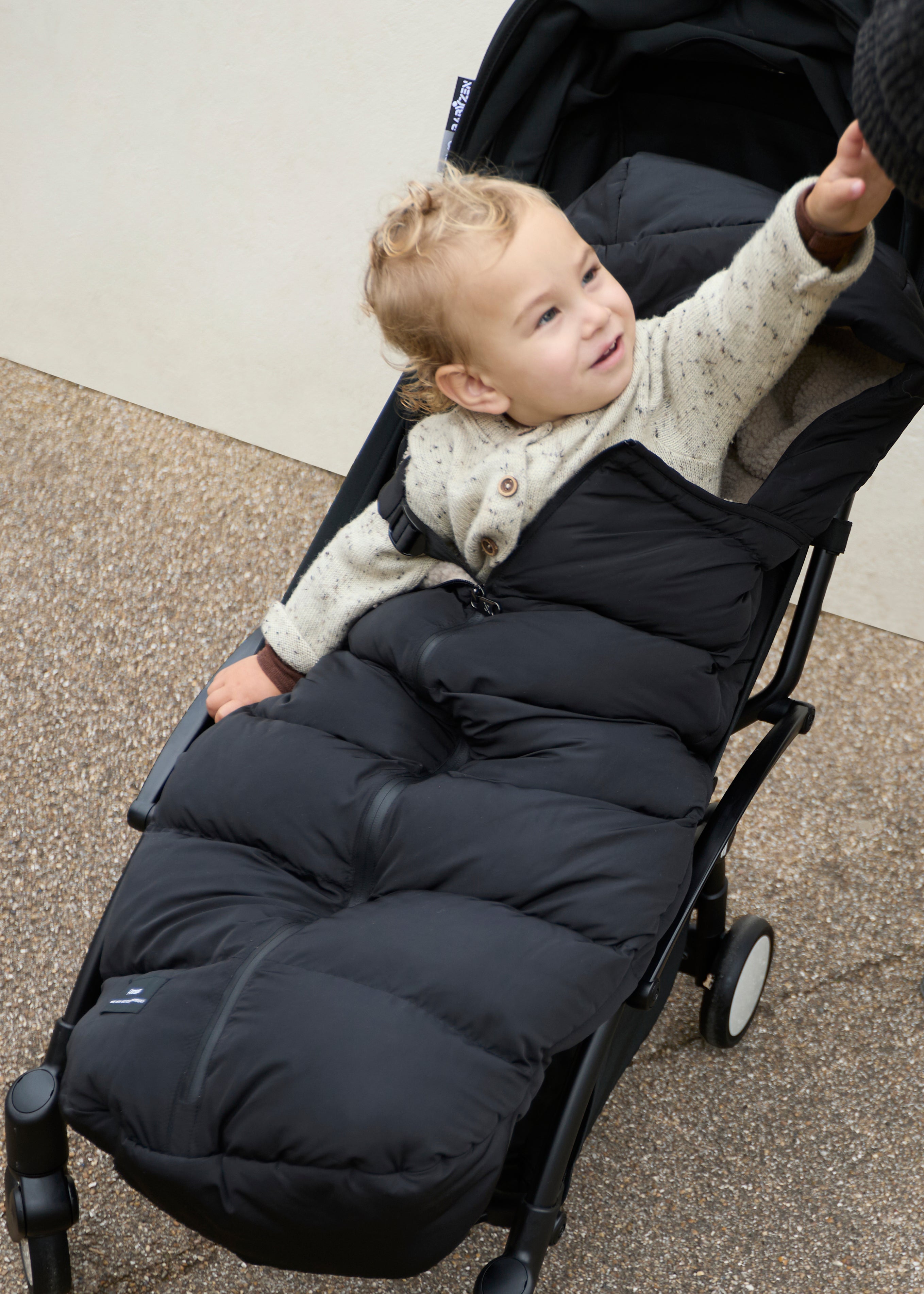 FINNSON ALMA BLACK FOOTMUFF WITH BABY