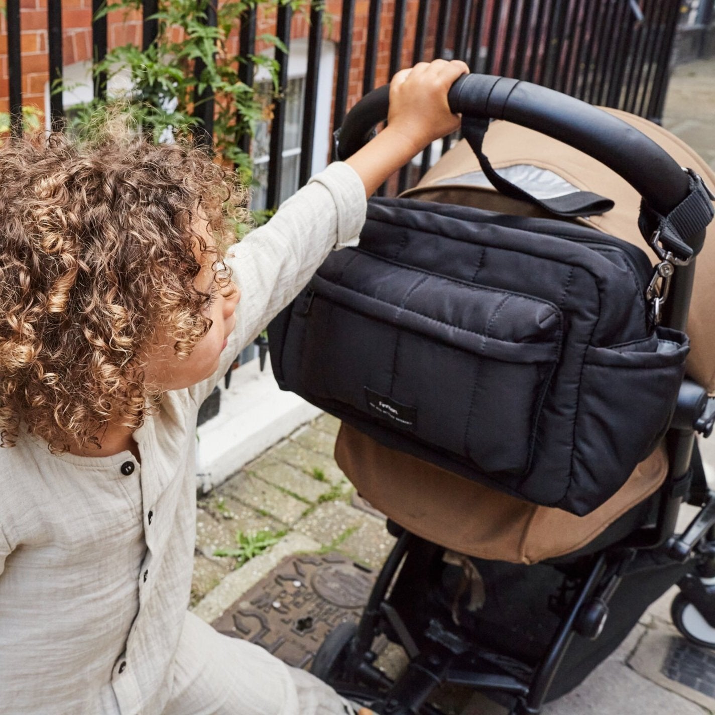 FINNSON FREYA OVERSIZED STROLLER ORGANISER BLACK BACK OF PRAM