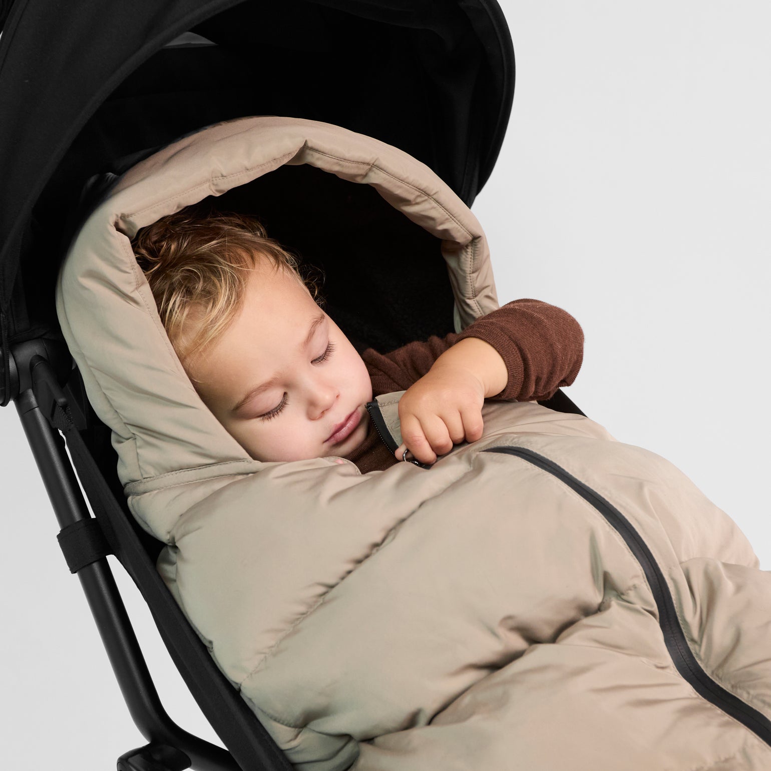 FINNSON ALMA TAUPE FOOTMUFF HOOD WITH BABY 