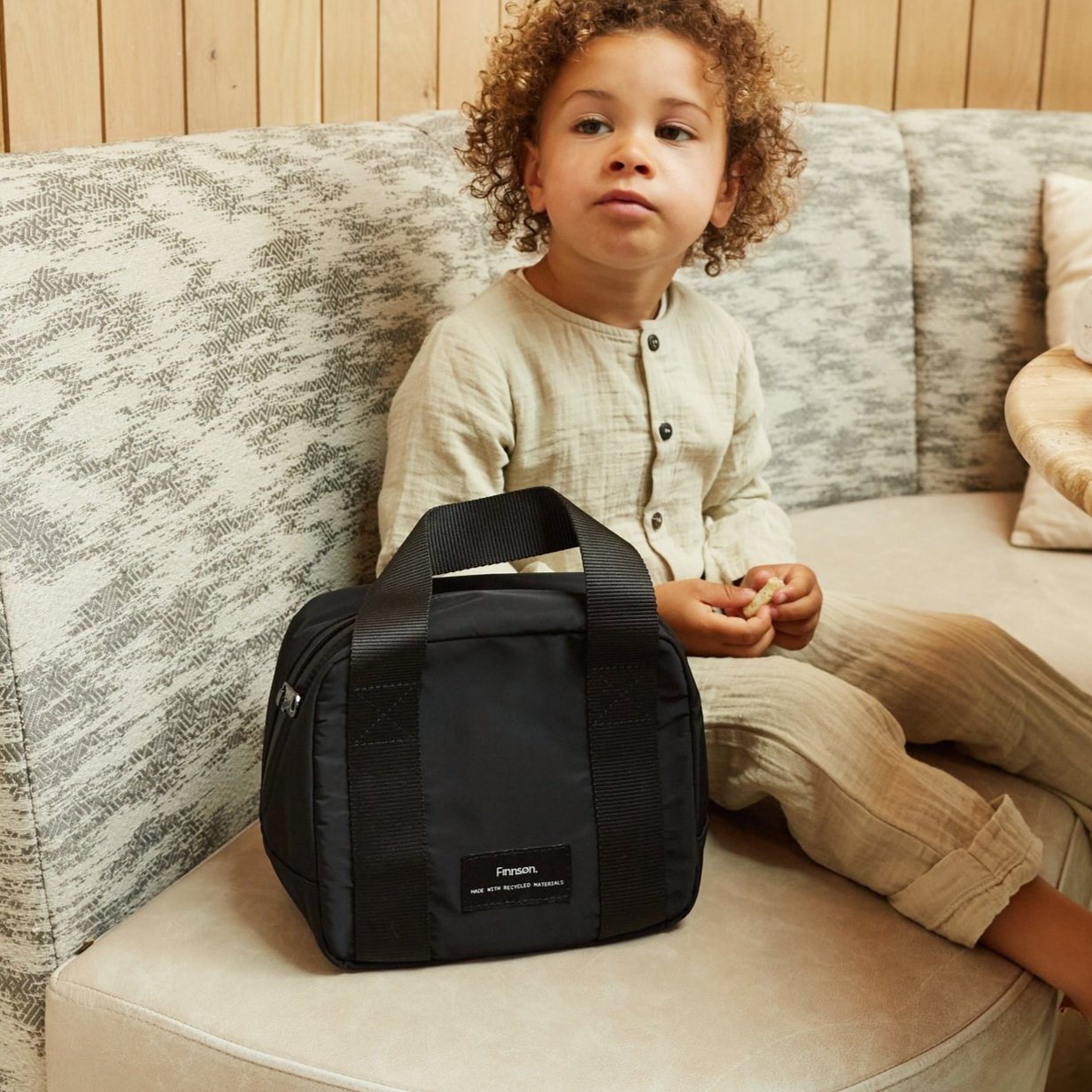 FINNSON EBBA BLACK COOLER LUNCH BAG WITH TODDLER