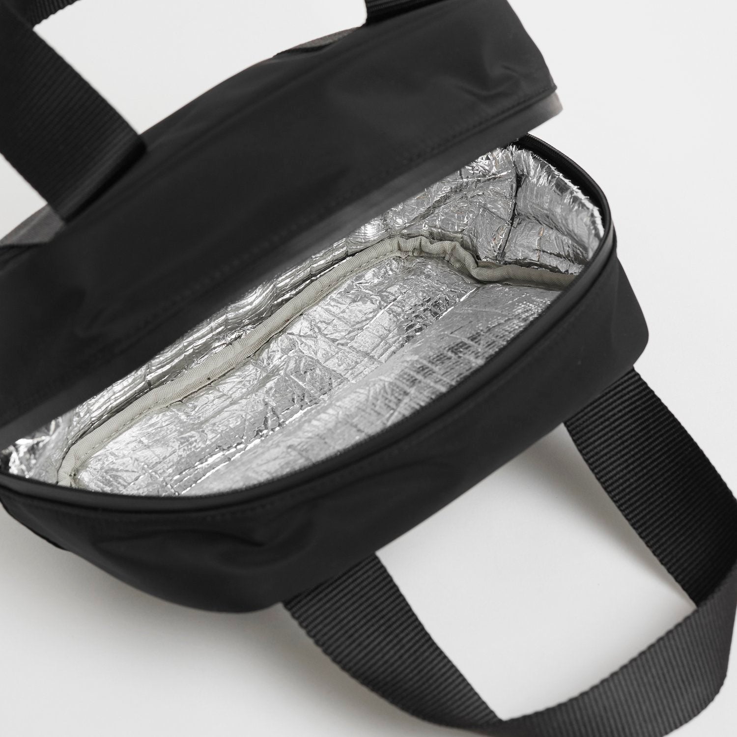 FINNSON EBBA BLACK COOLER LUNCH BAG INTERNAL SHOT