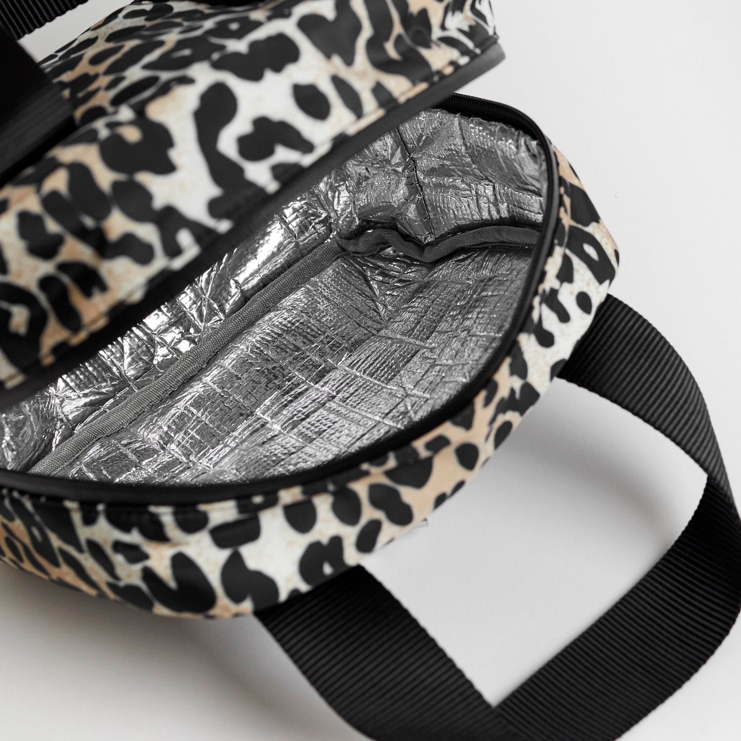 FINNSON EBBA LEOPARD COOLER LUNCH BAG INTERNAL SHOT