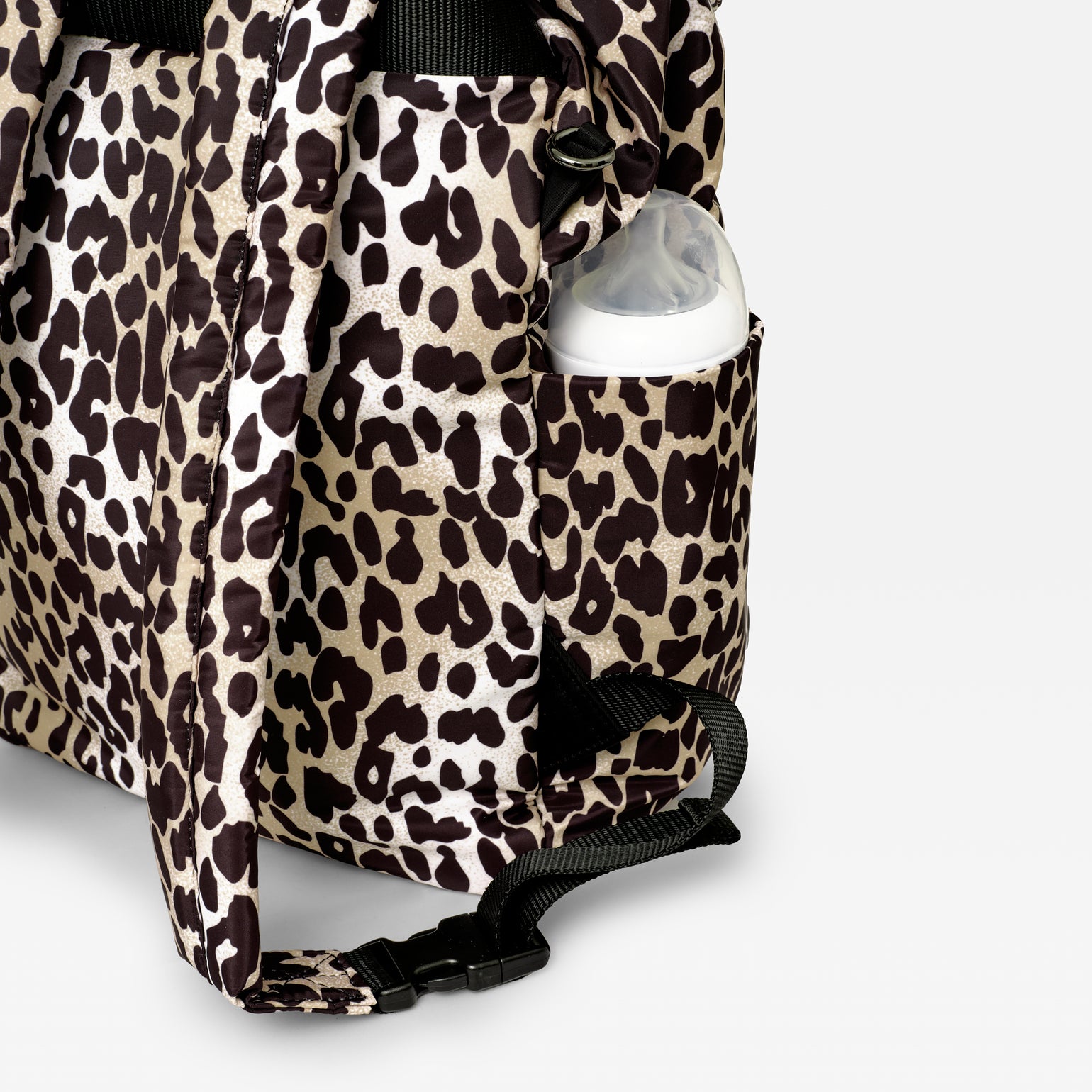 Elise Leopard print bag with a bottle inside on a light gray background