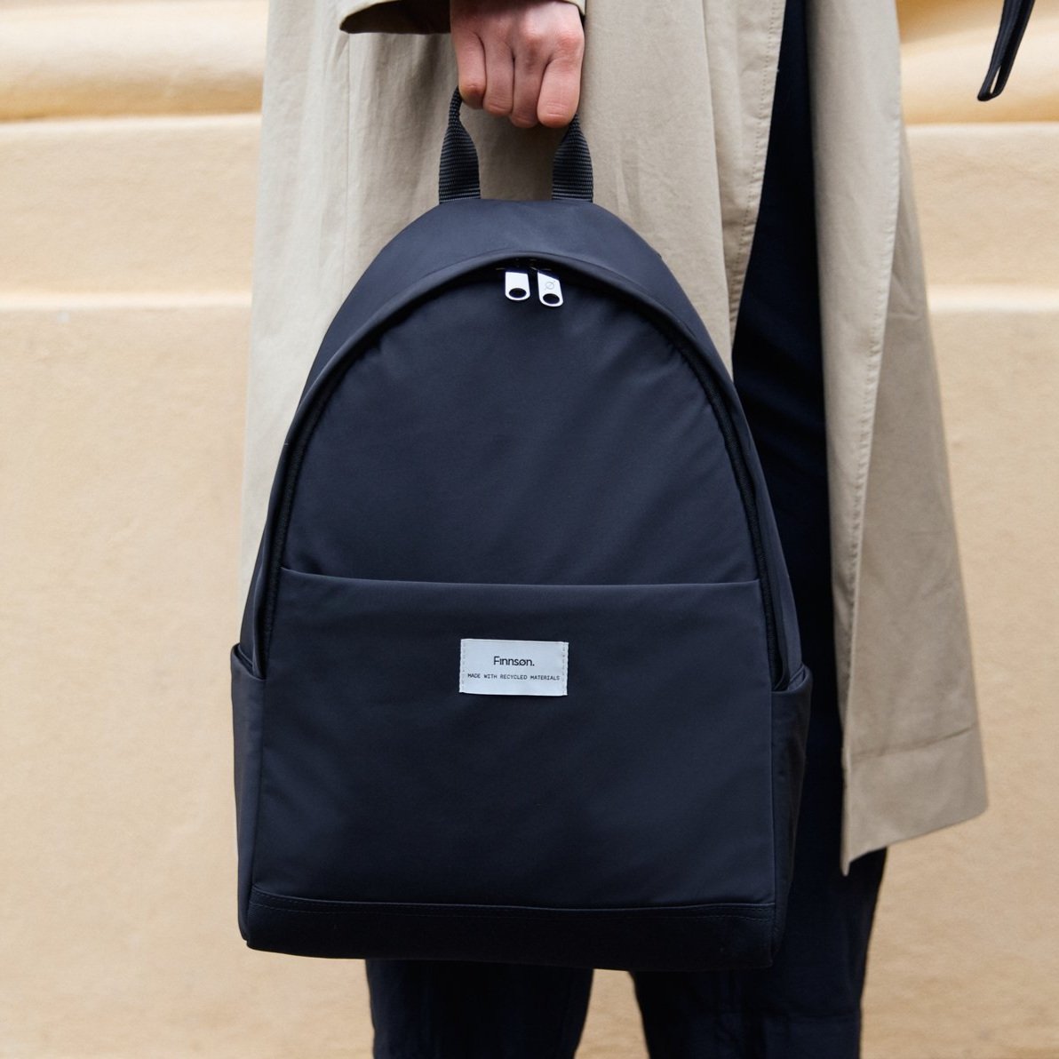 FINNSON INGE BLACK BACKPACK MODEL HOLDING HANDLE