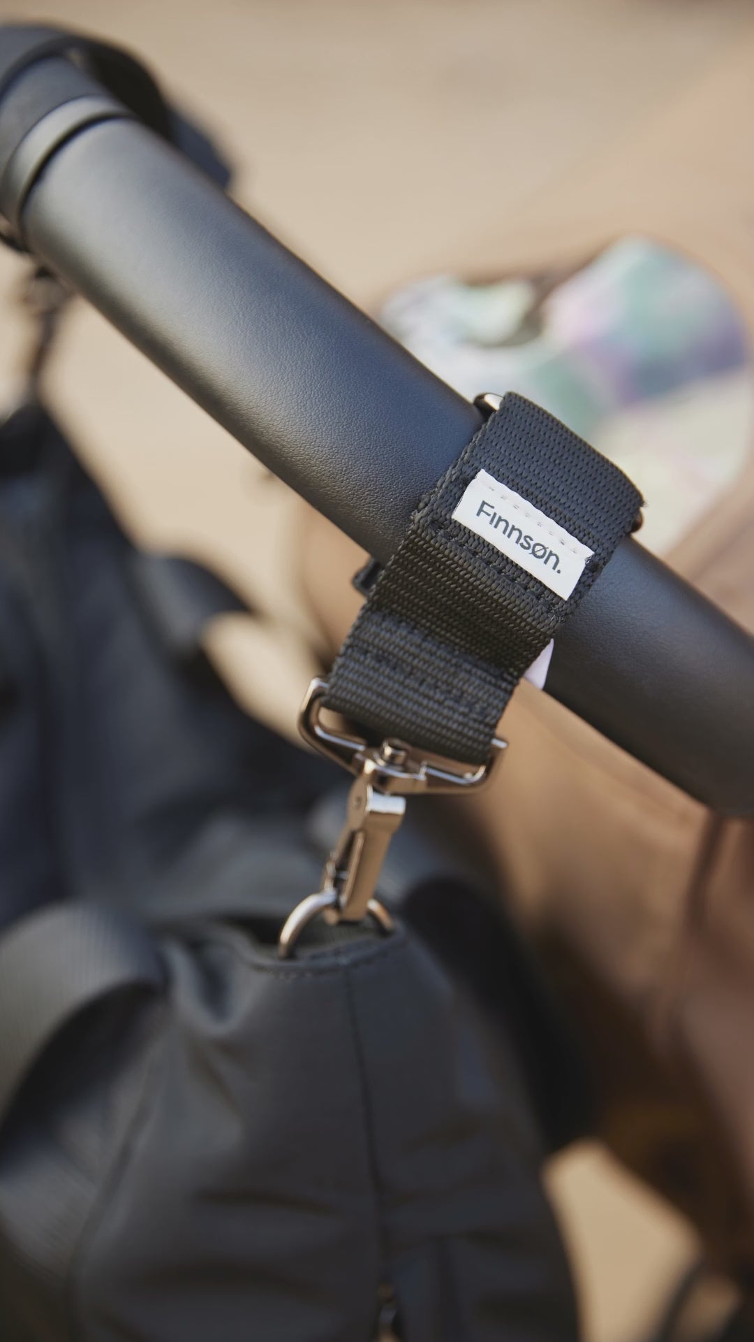 FINNSON VIDEO HOW TO ATTACH STROLLER CLIPS